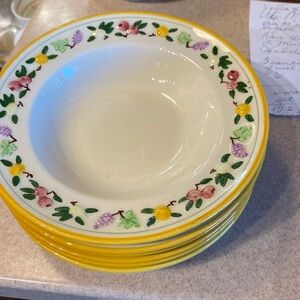 Vintage Franciscan hand painted Small Fruit small bowls. Like new. Set of 6